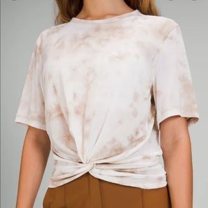 NWT LuLuLemon Crescent Tee Short Sleeve Top. Size 4